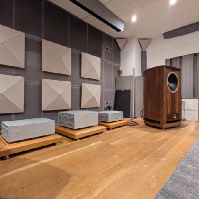 Boulder Launches the 1151 Mono Power Amps in Japan